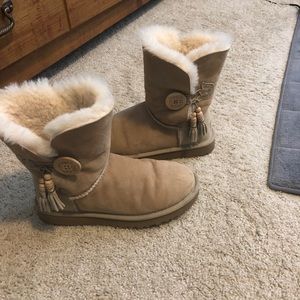 size 7 UGGs